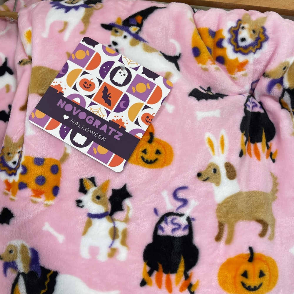 Pink Halloween Dogs in Costumes Trick or Treating 🐶 Plush Blanket NWT Novogratz